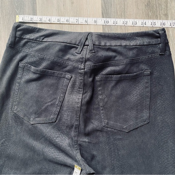 Good American Python Snake Embossed Print Stretch Jean Leggings - Picture 7 of 7